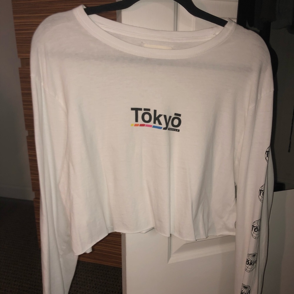 Cotton On TOKYO hustle long sleeved crop
